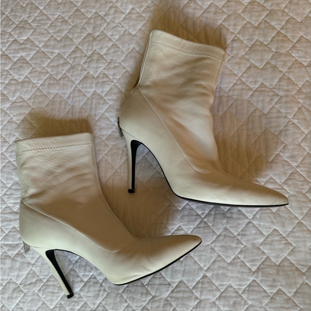 Vero Cuoio / Barney’s NY white leather stiletto boot EU 38 (best fit US 7.5)